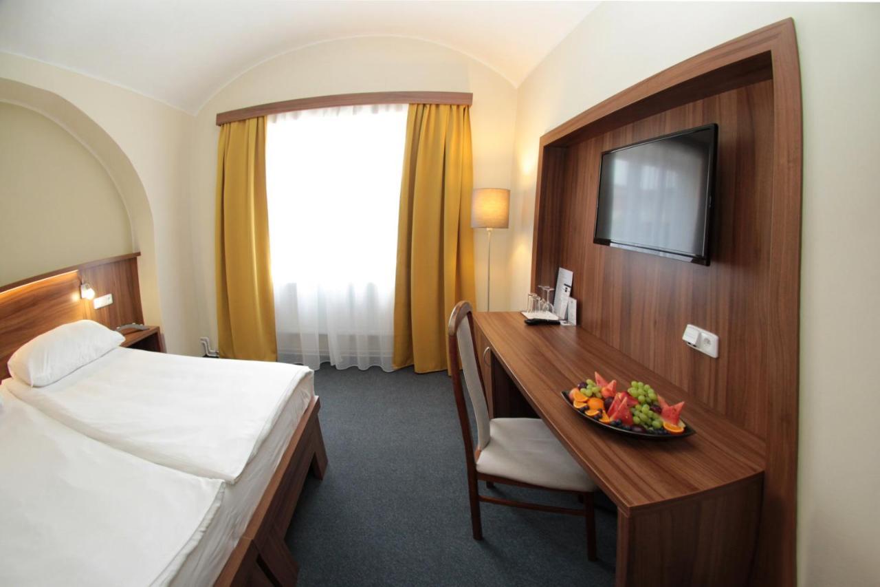Hotel Baltaci Stary Zamek Napajedla Εξωτερικό φωτογραφία