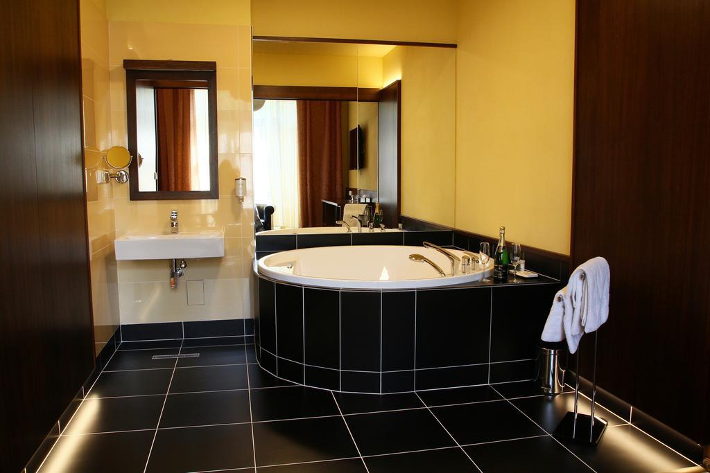 Hotel Baltaci Stary Zamek Napajedla Εξωτερικό φωτογραφία