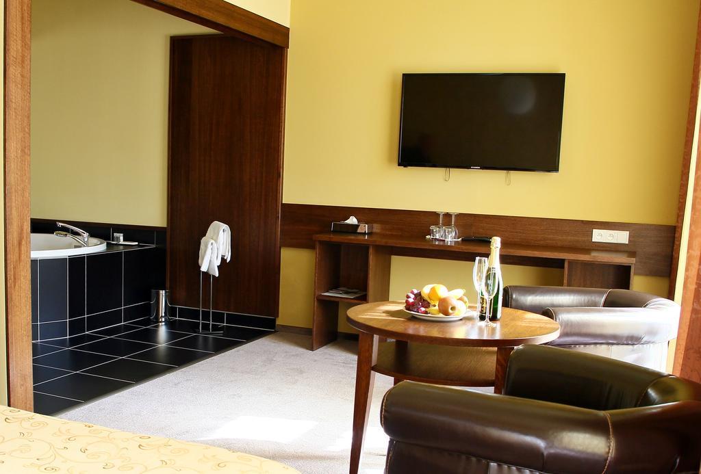 Hotel Baltaci Stary Zamek Napajedla Εξωτερικό φωτογραφία